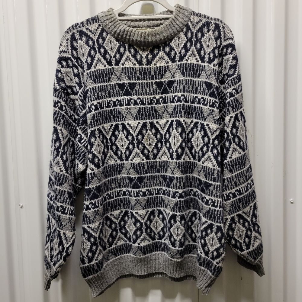 BEAUTIFUL WOOL BLEND THICK TIGHT KNIT SWEATER. WARM! M